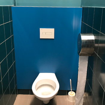 Habillage WC suspendu gébérit stratifié compact