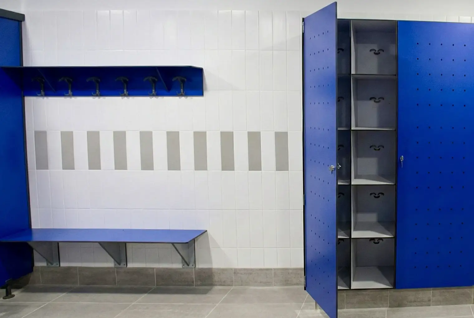 armoire groupe multicase stratifié compact 2 portes