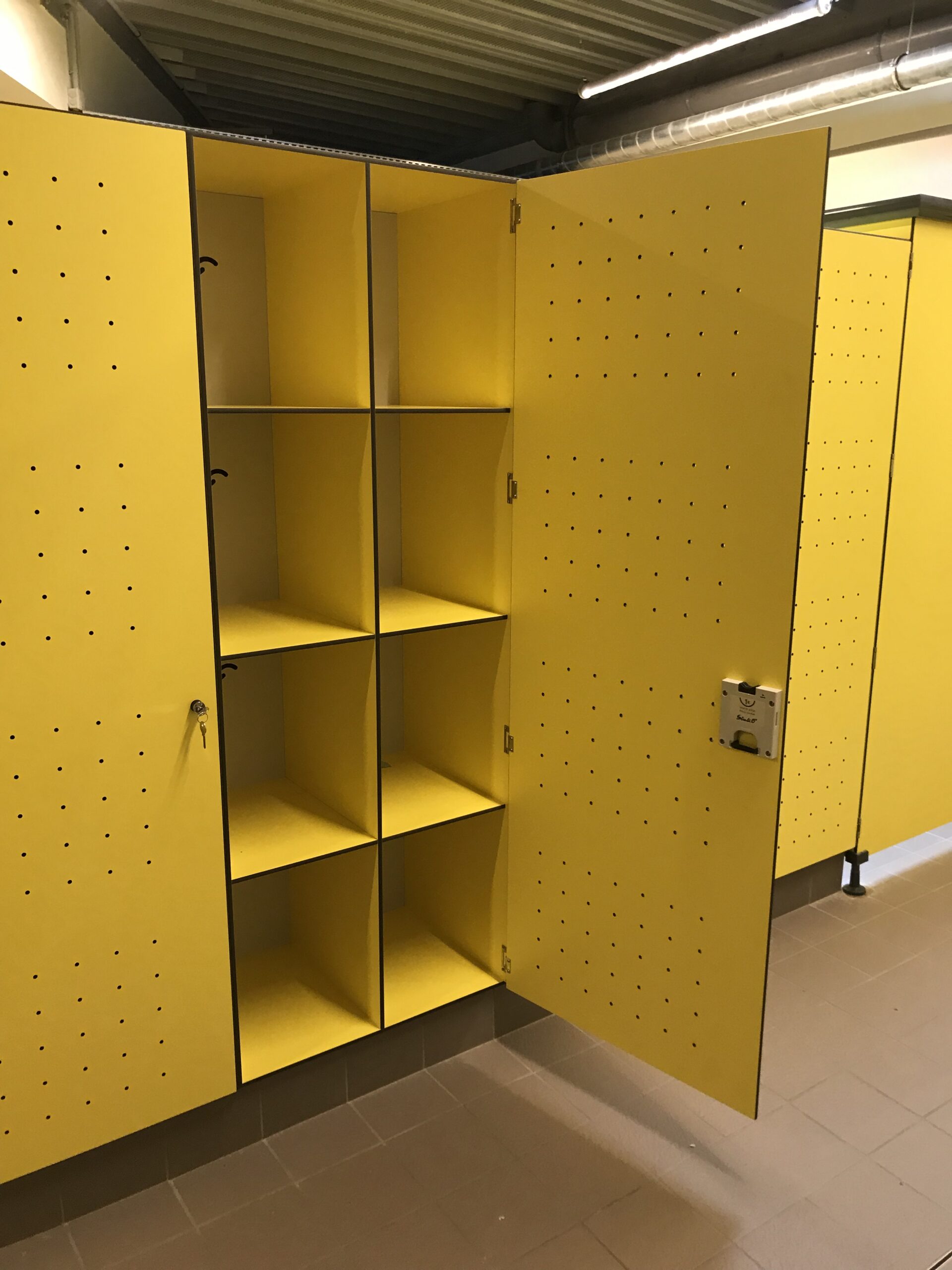 armoire casier vestiaire collectif jaune 1 porte