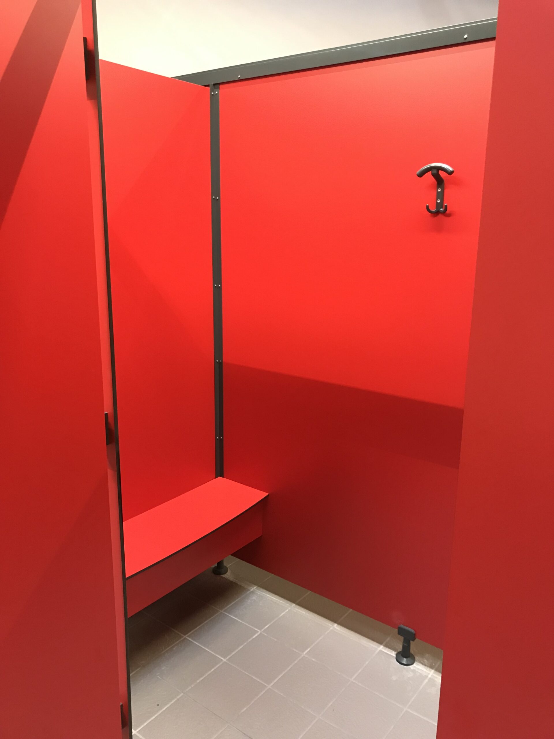 cabine deshabillage simple entree stratifie compact pour collectivite