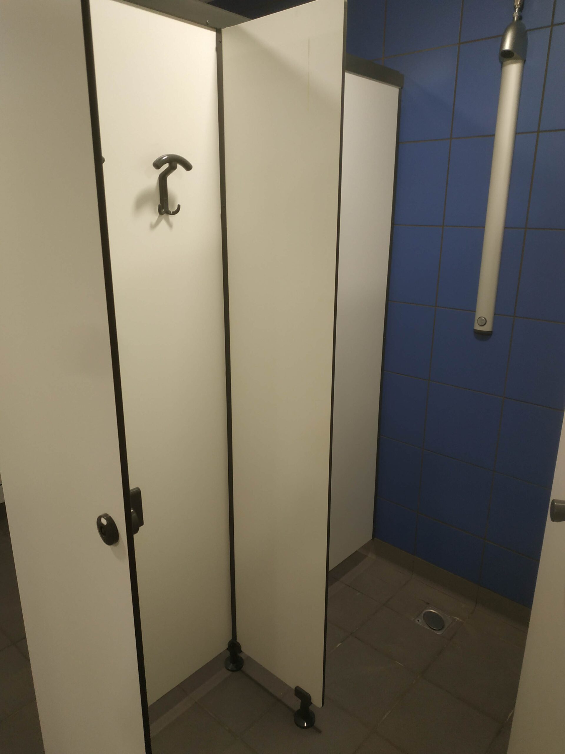 cabine simple entree douche collectivite stratifie compact