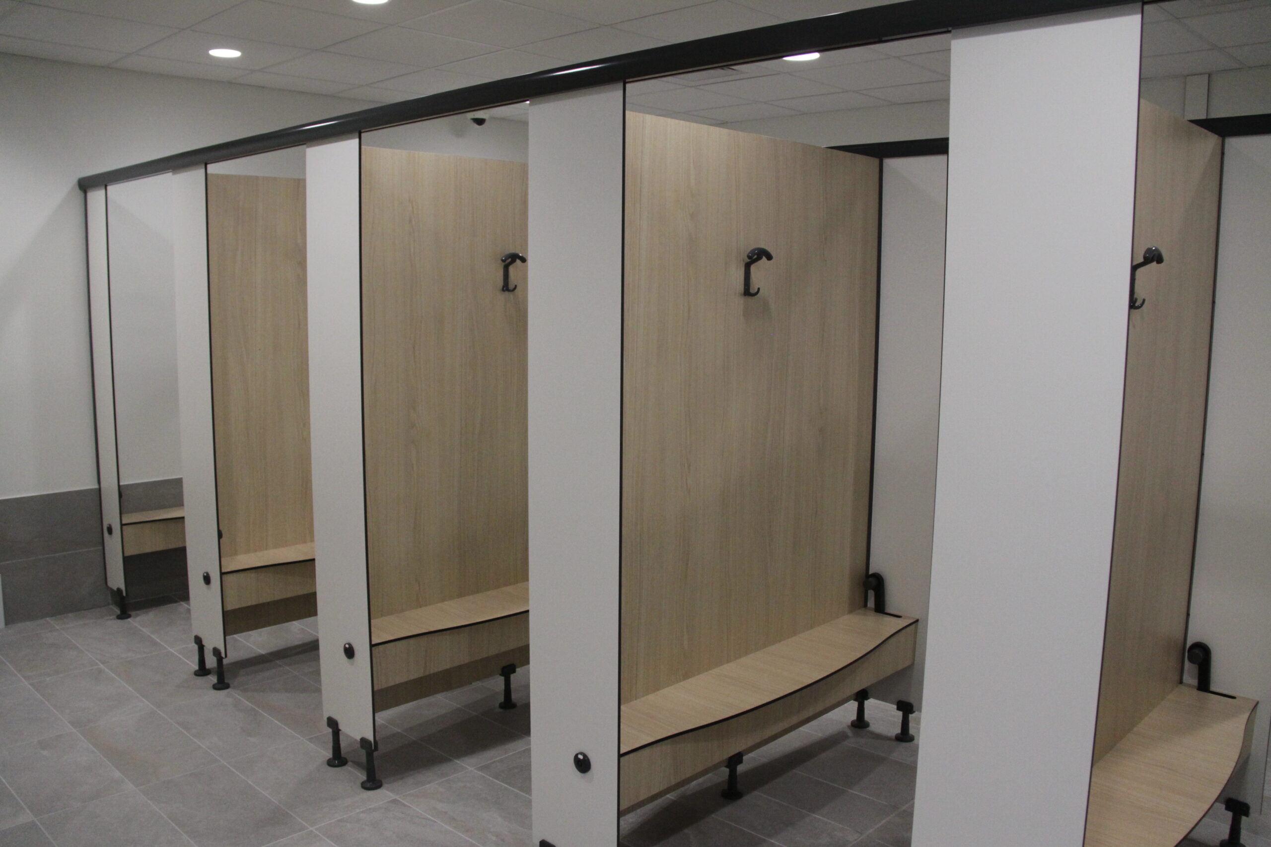 cabine vestiaire double entree stratifie decor bois