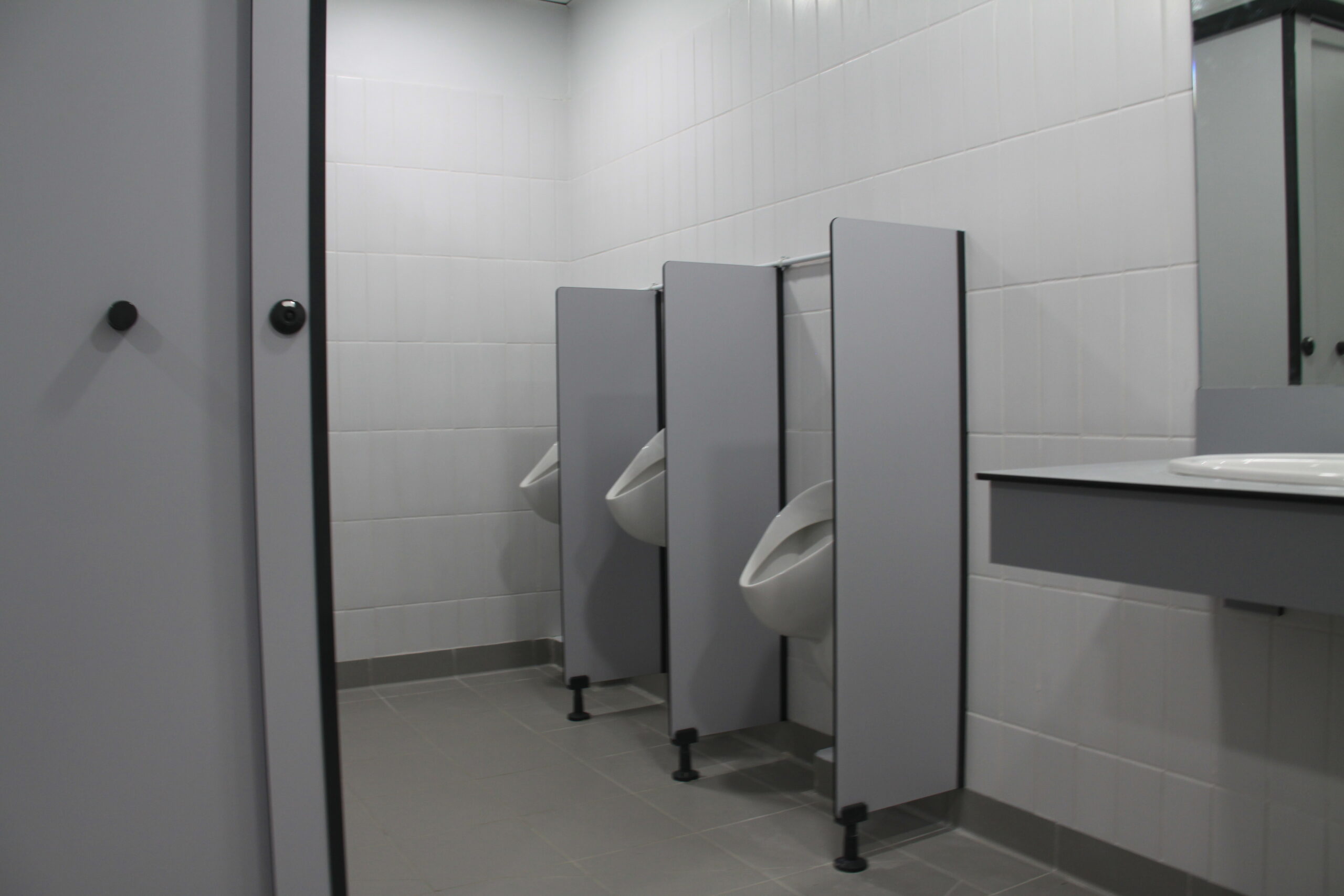 cloison urinoir gris sanitaire