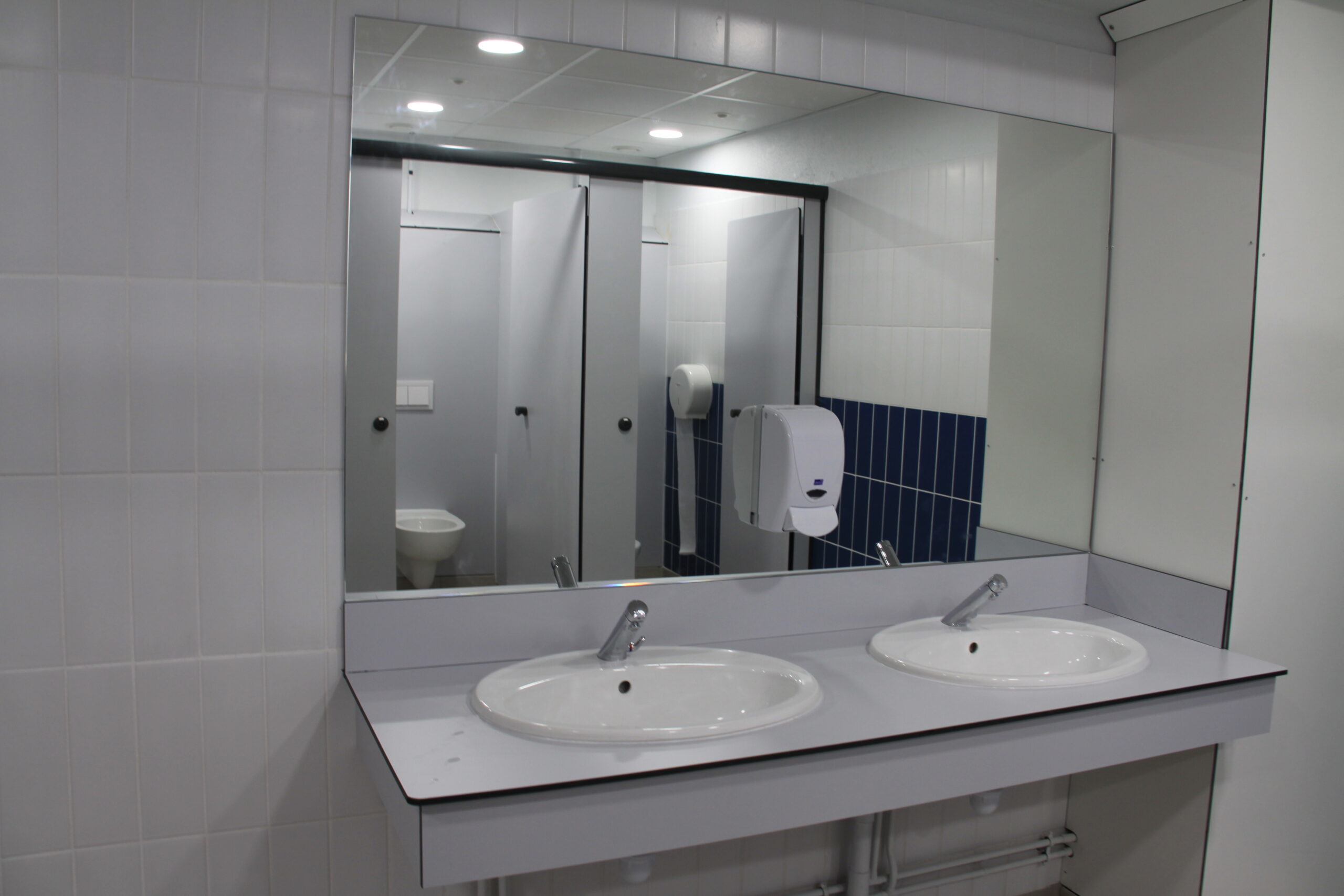 Plan vasque gris sanitaire