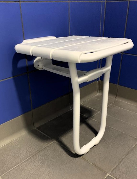 Siège de douche mural rabattable blanc - Strateo 98.150_AMBIANCE