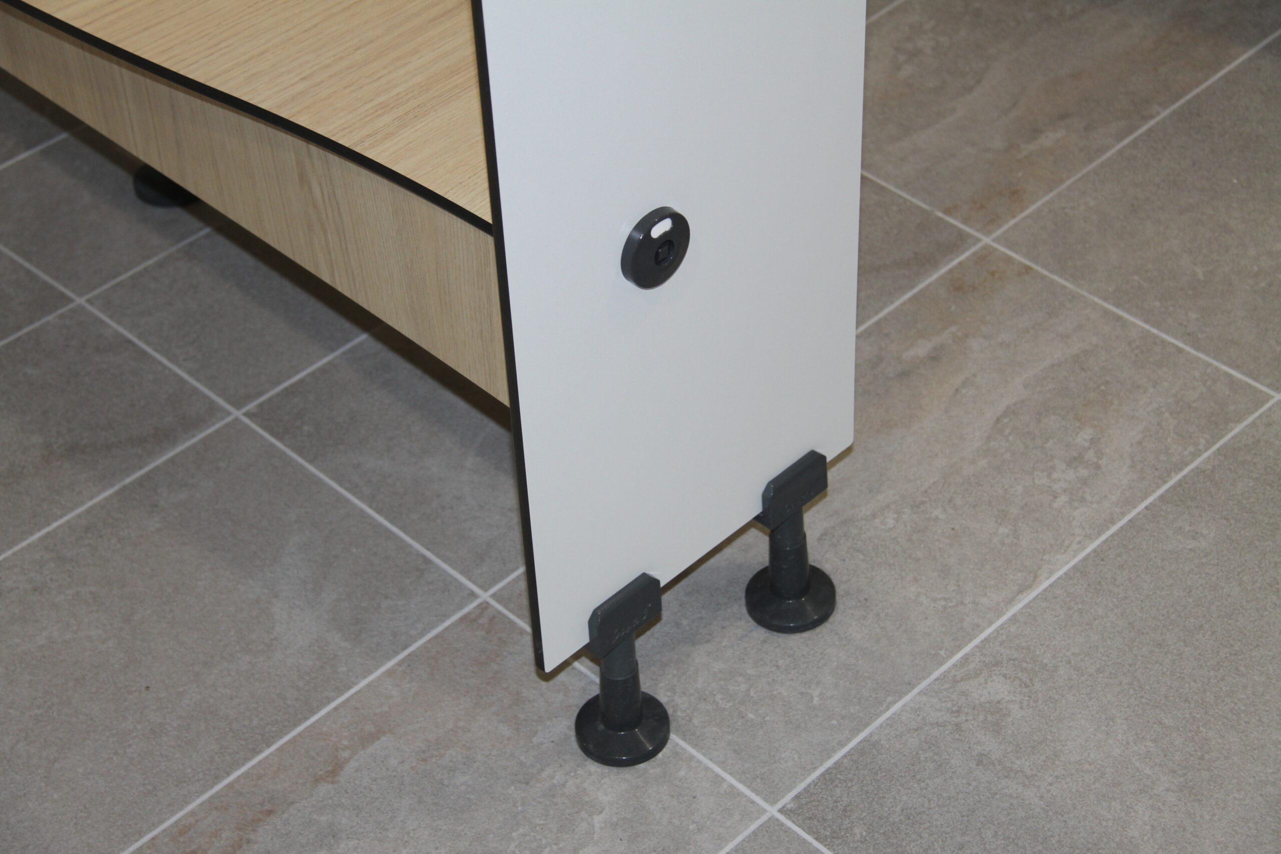 zoom produit pied de cabine stratifie